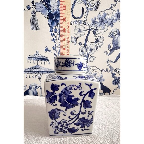 Chinoiserie Square Ginger Jar Small Blue White Floral Ceramic Lidded 4.5 x 4 x 7 - Picture 3 of 9